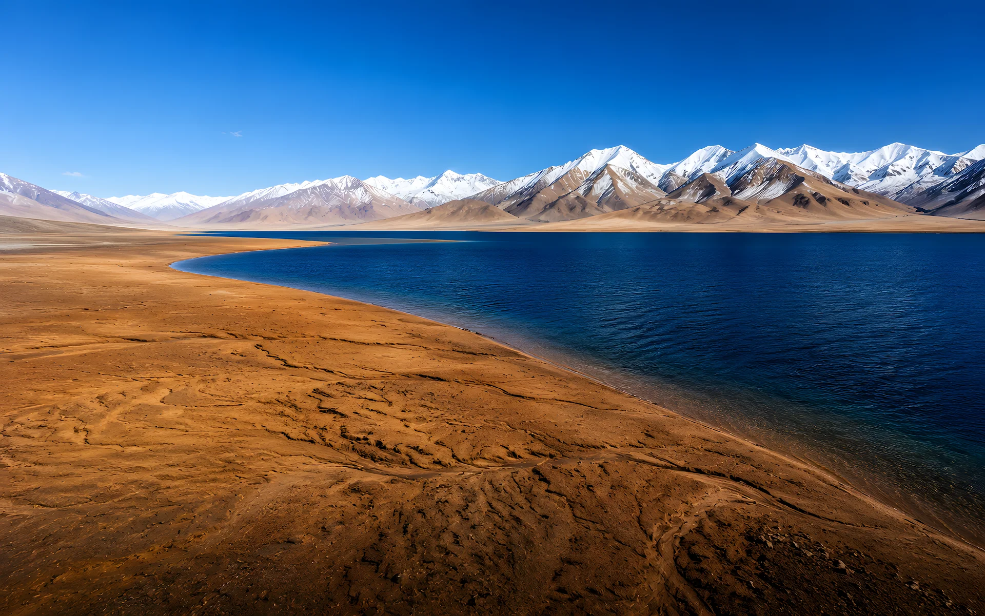 Deep Blue Alpine Lake with Dry Meadow Flats - Free 4K desktop Wallpaper