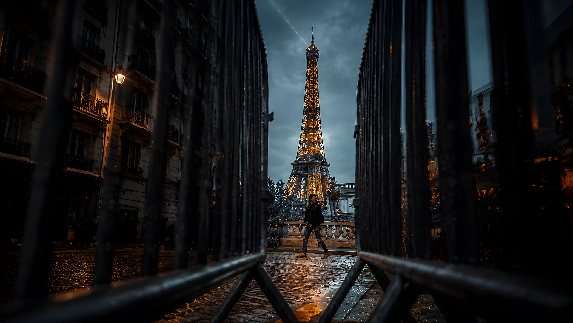 Eiffel Tower Paris Night Street View 4K - Free 4K desktop Wallpaper