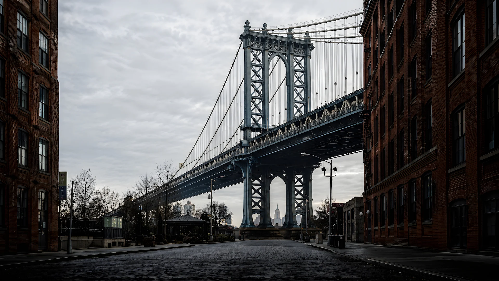 Manhattan Bridge Framed by Red Brick Buildings Desktop Wallpaper - Free 4K desktop Wallpaper