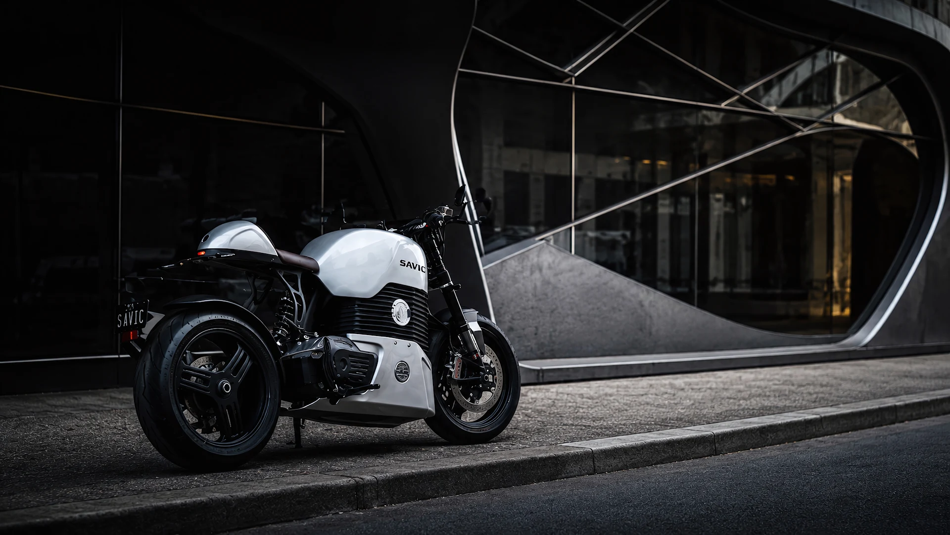Download Savic Electric Motorcycle Modern Architecture 4K 4K Wallpaper Savic Electric Motorcycle Modern Architecture 4K - Free 4K desktop Wallpaper