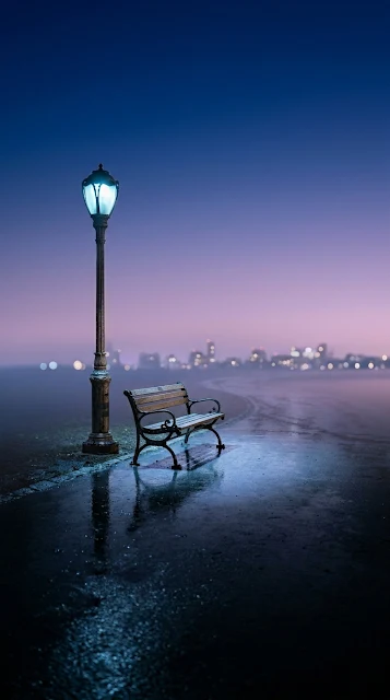 Tranquil Urban Night Scene with Streetlamp and Bench - Free 4K & 8K mobile Wallpaper