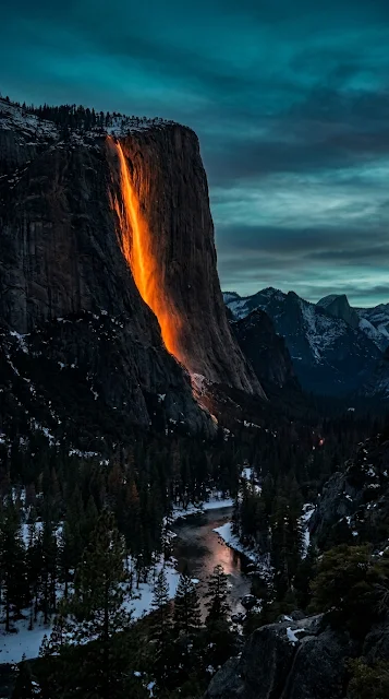 Yosemite Horsetail Fall Firefall Phenomenon at Sunset - Free 4K & 8K mobile Wallpaper